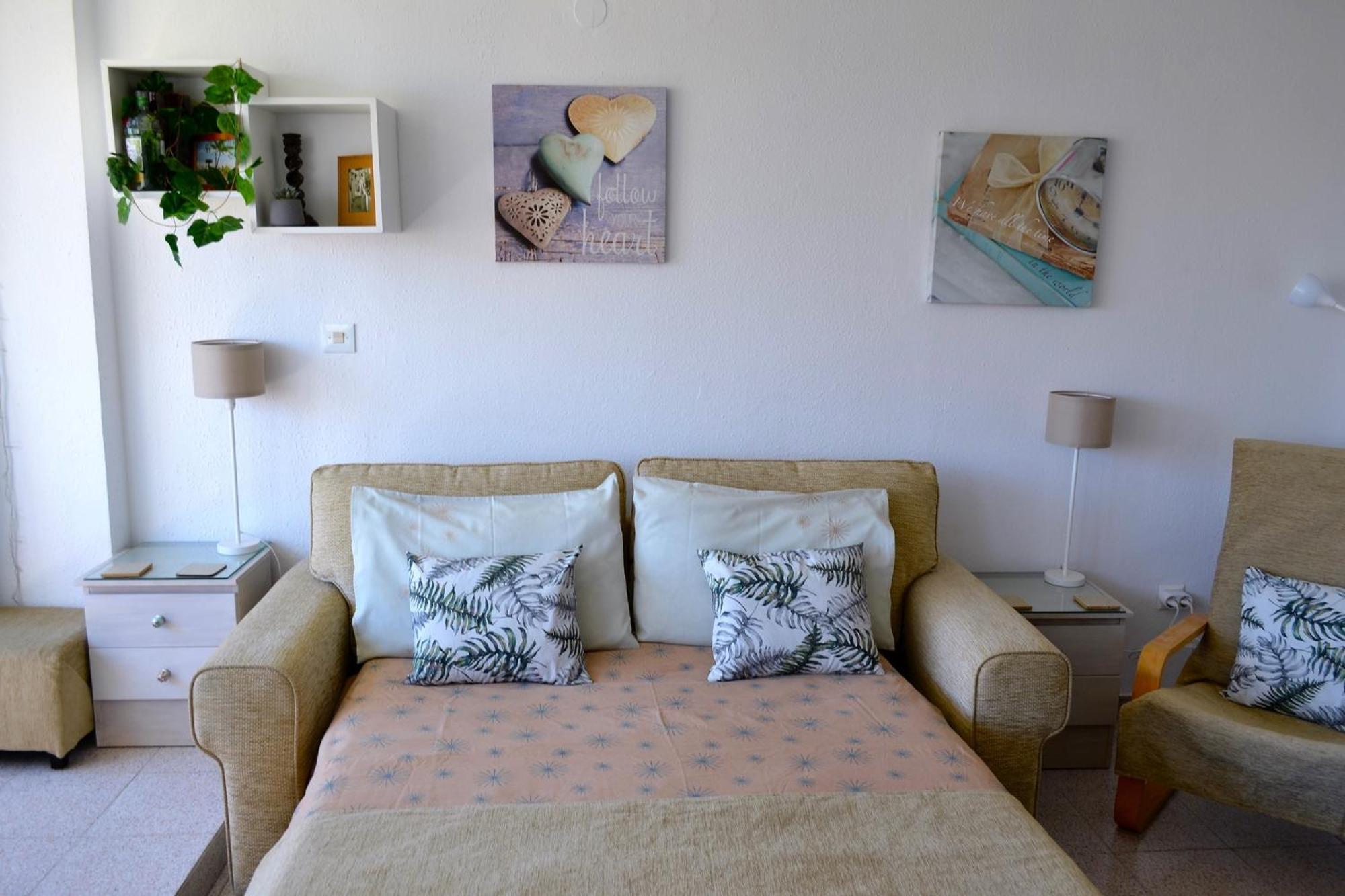 Apartment Spacious 1 Bedroom Apartment, Front, Costa