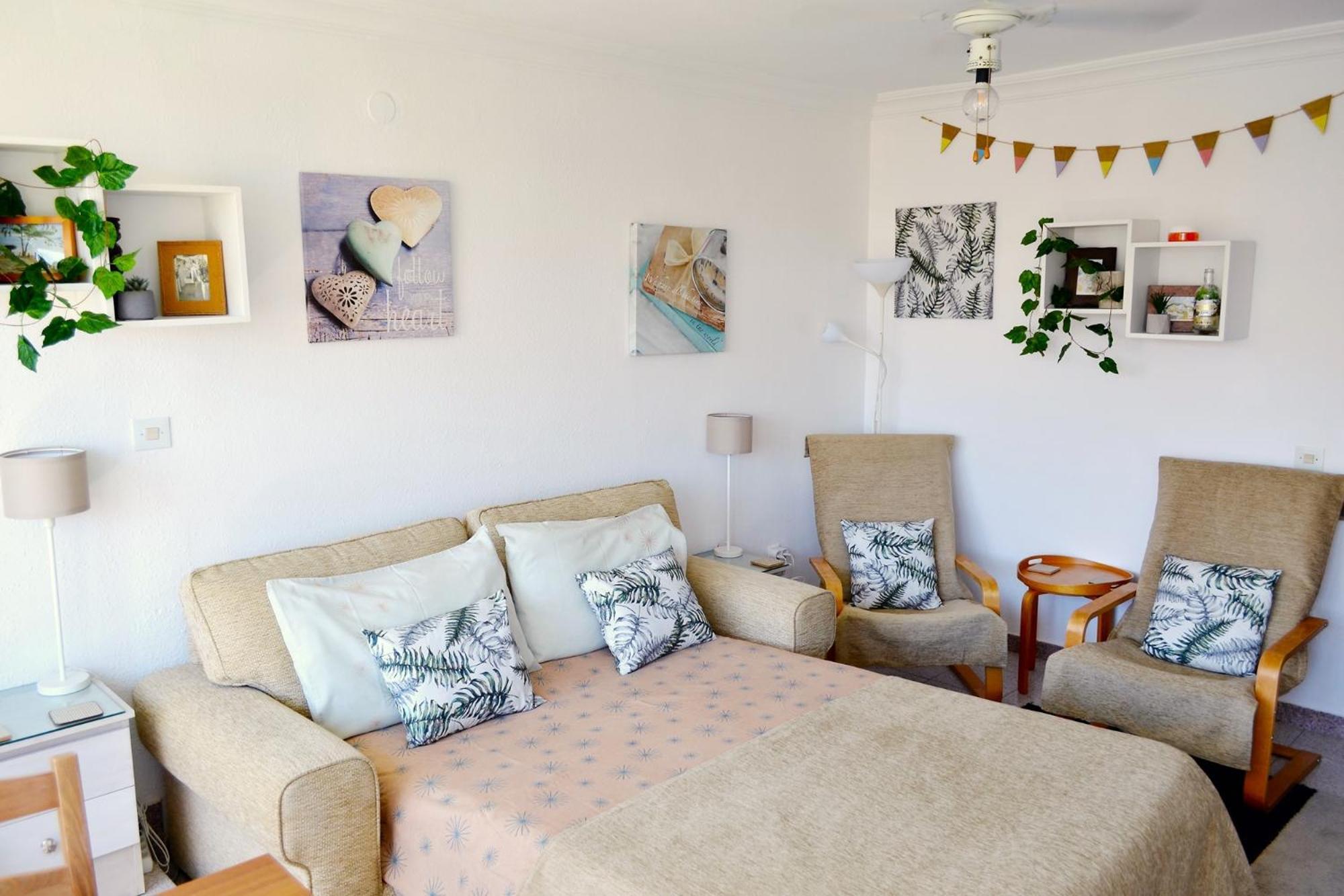 Apartament Spacious 1 Bedroom Apartment, Front, Costa